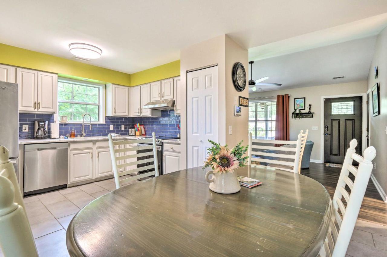 Peaceful Beaufort Home With Front Porch And Grill Exterior photo