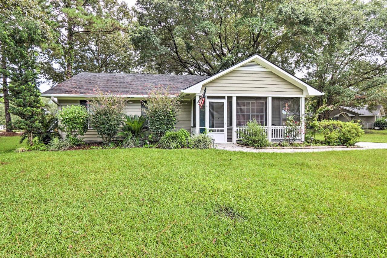 Peaceful Beaufort Home With Front Porch And Grill Exterior photo