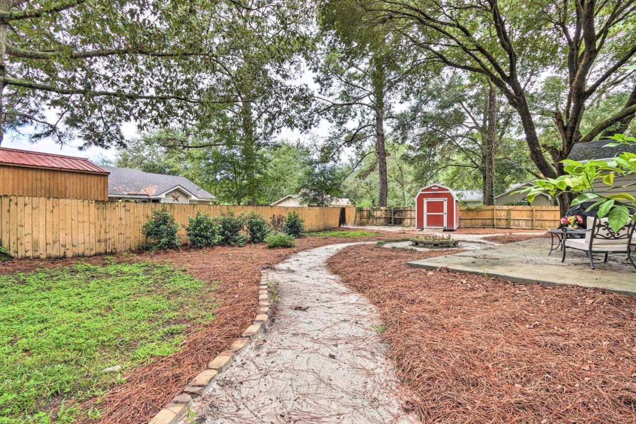 Peaceful Beaufort Home With Front Porch And Grill Exterior photo